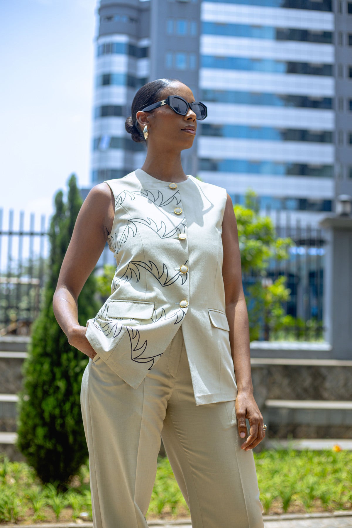 Izubaa beige trousers