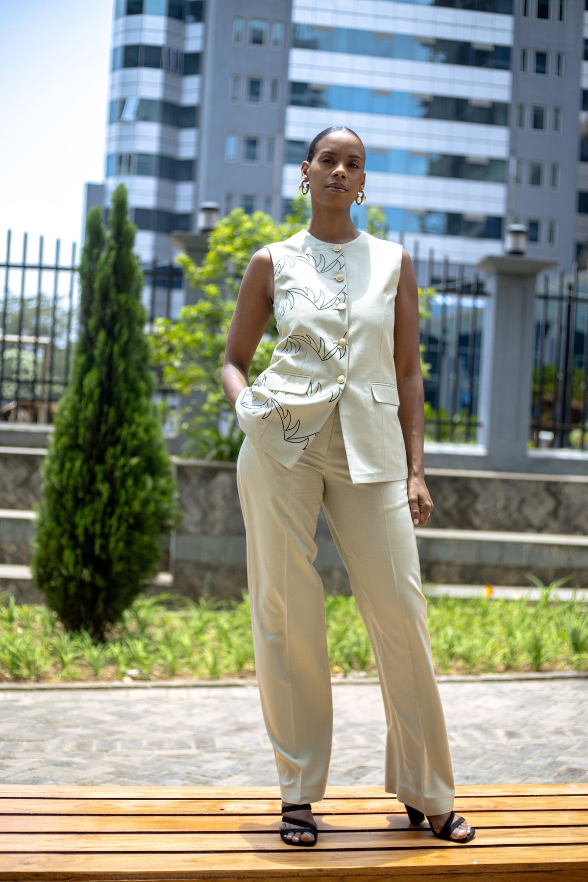 Izubaa beige trousers