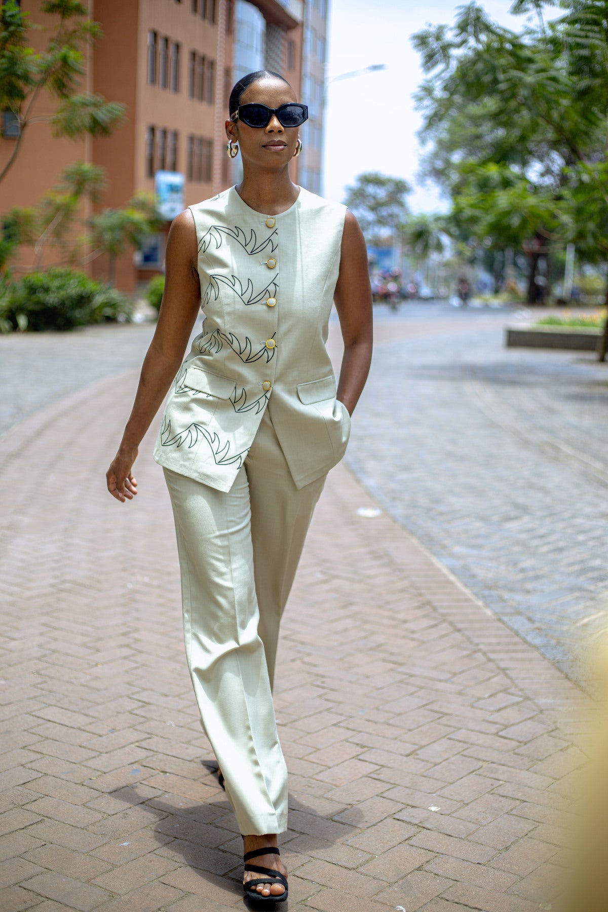 Izubaa beige trousers